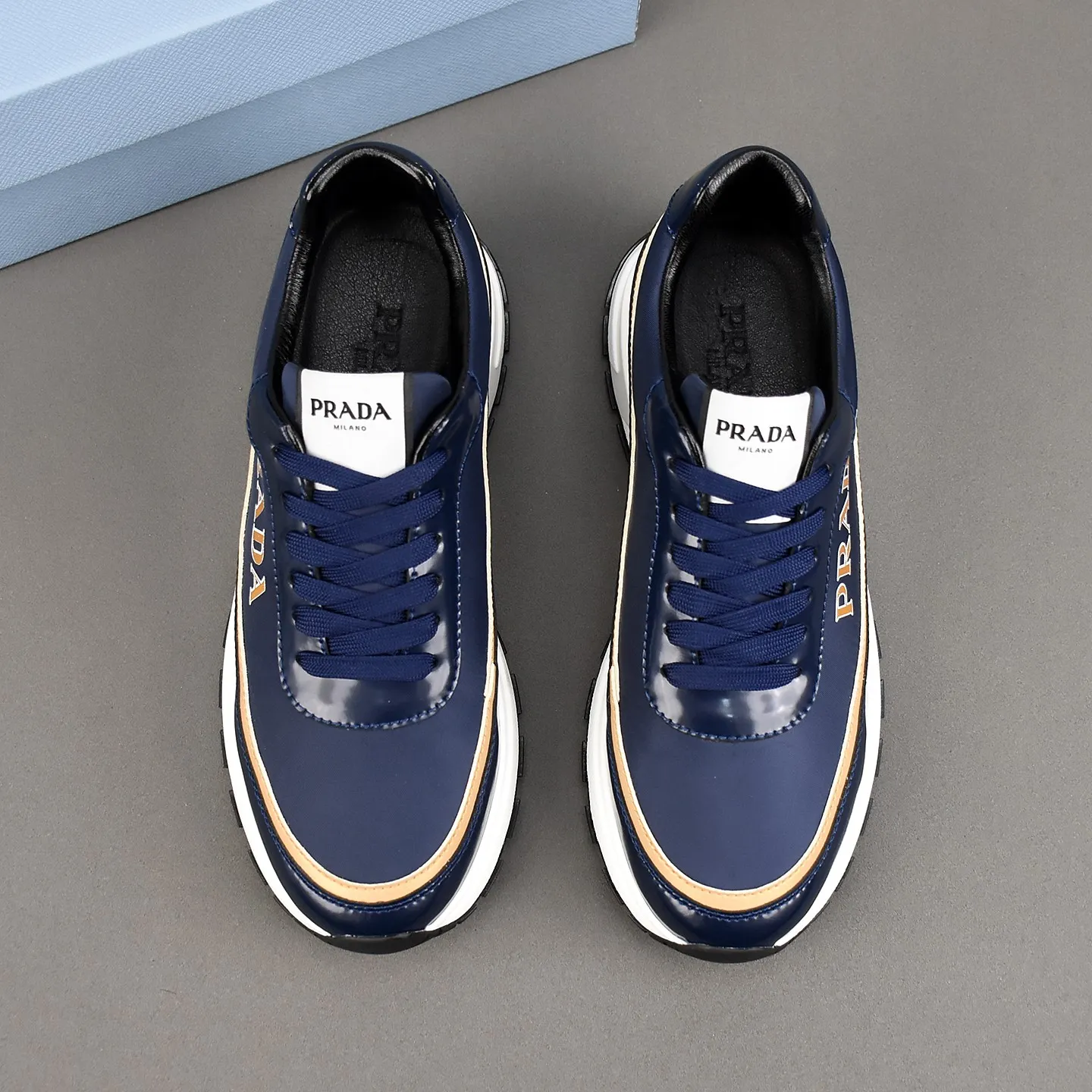PP420👟👟👟Prada/Prada Prax men's series casual sports shoes Prax sports shoes combine style and comfort, with a unique sports design defined by exquisite materials and details. Fashionable, casual and versatile, it is decorated with an enameled triangle logo on the outside, a Prada Milano printed logo on the tongue, and a 2.5cm lightweight two-tone rubber sole for a comfortable wearing experience! Size: 38-39-40-41-42-43-44 standard leather shoe size